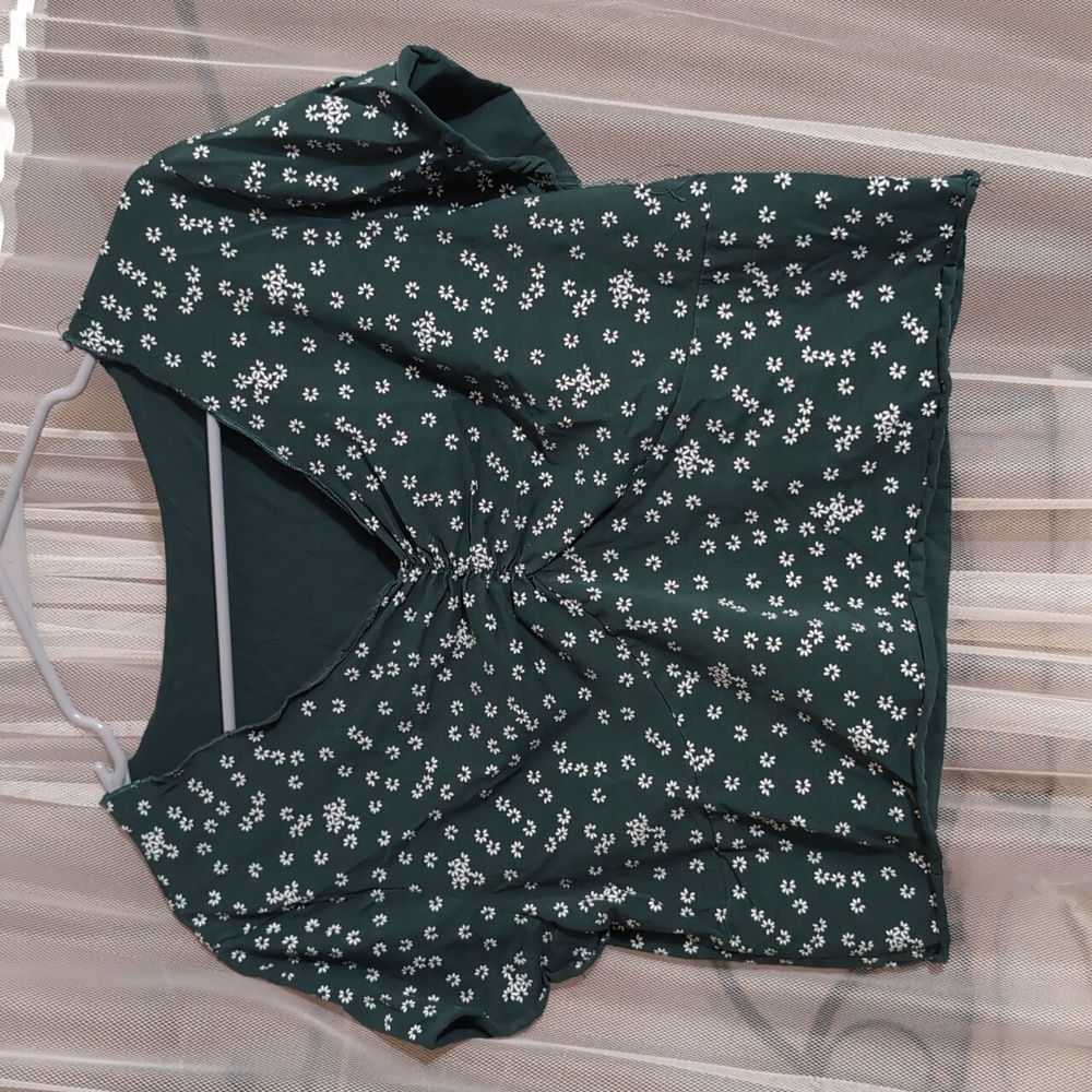 Floral print cropped tee